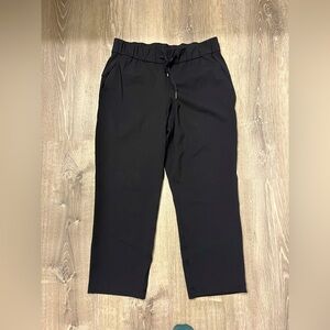 Women's Lululemon Black Capri Pants- Size 6- Pre-owned‎